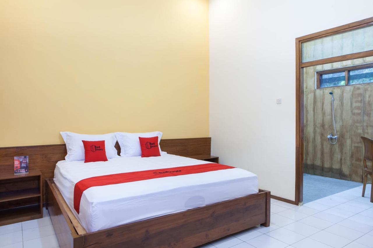 ホテル Reddoorz Near Baluran National Park Pandean エクステリア 写真